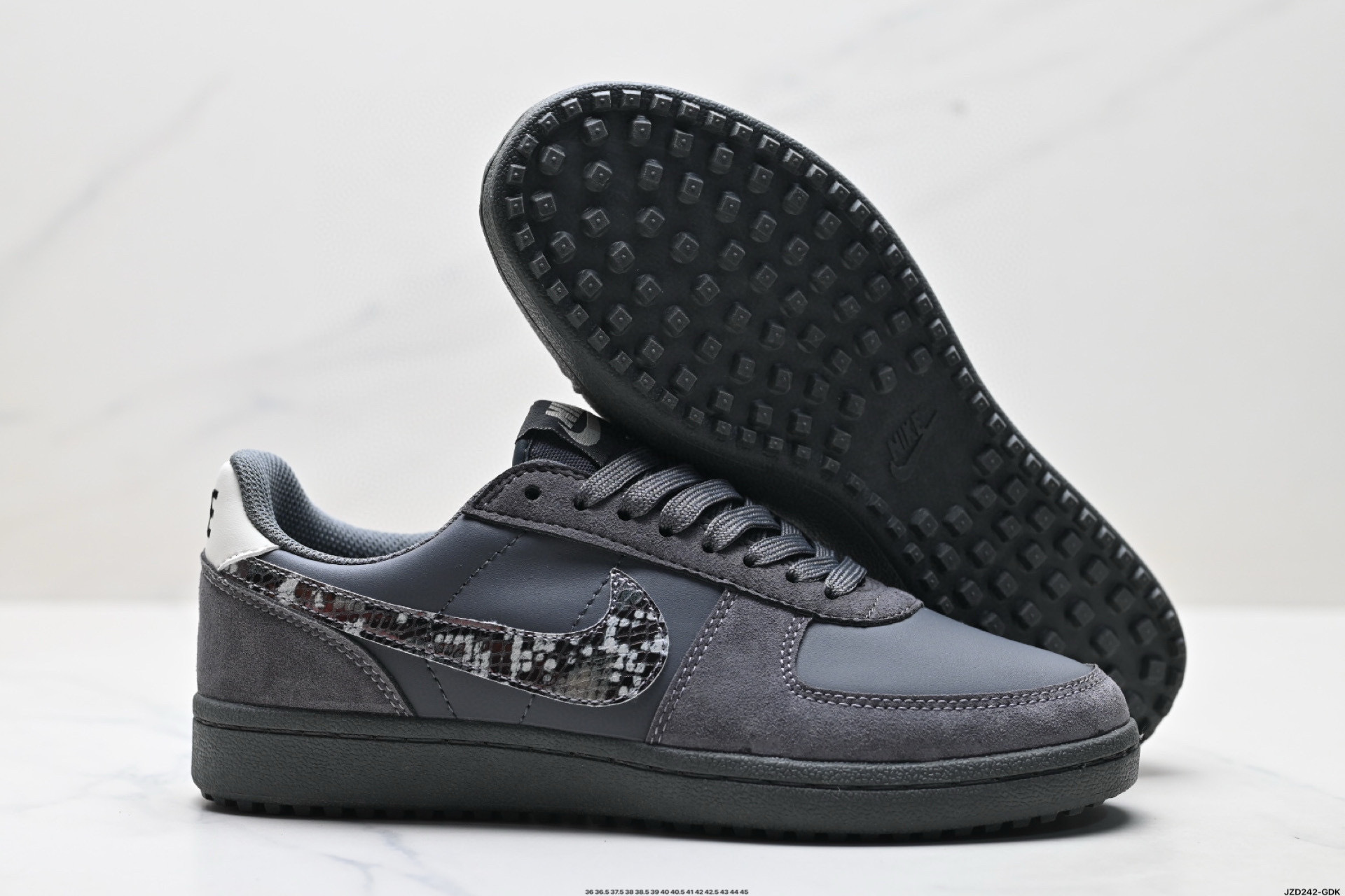 Nike Field General 82