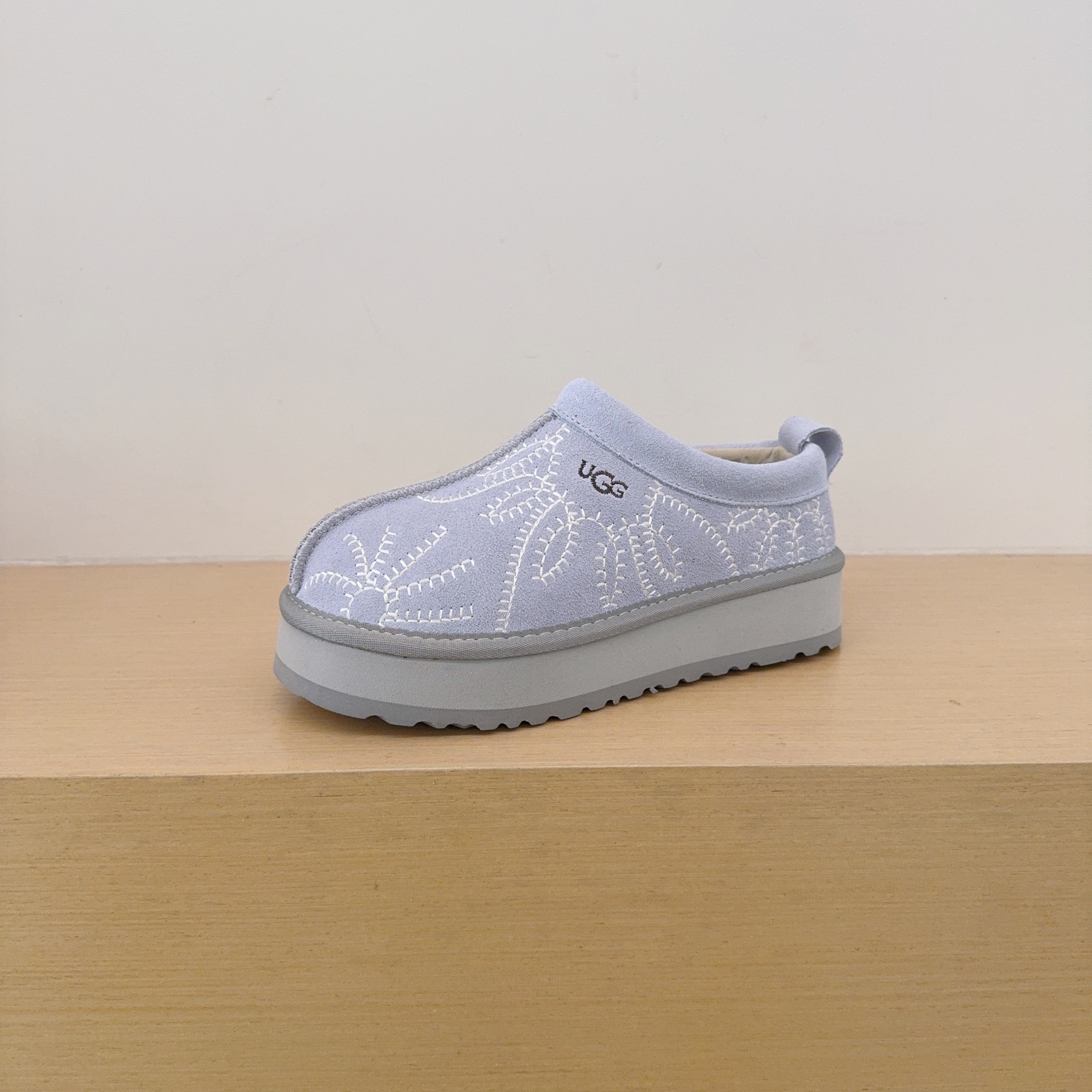 Embroidered Palm Tree Platform