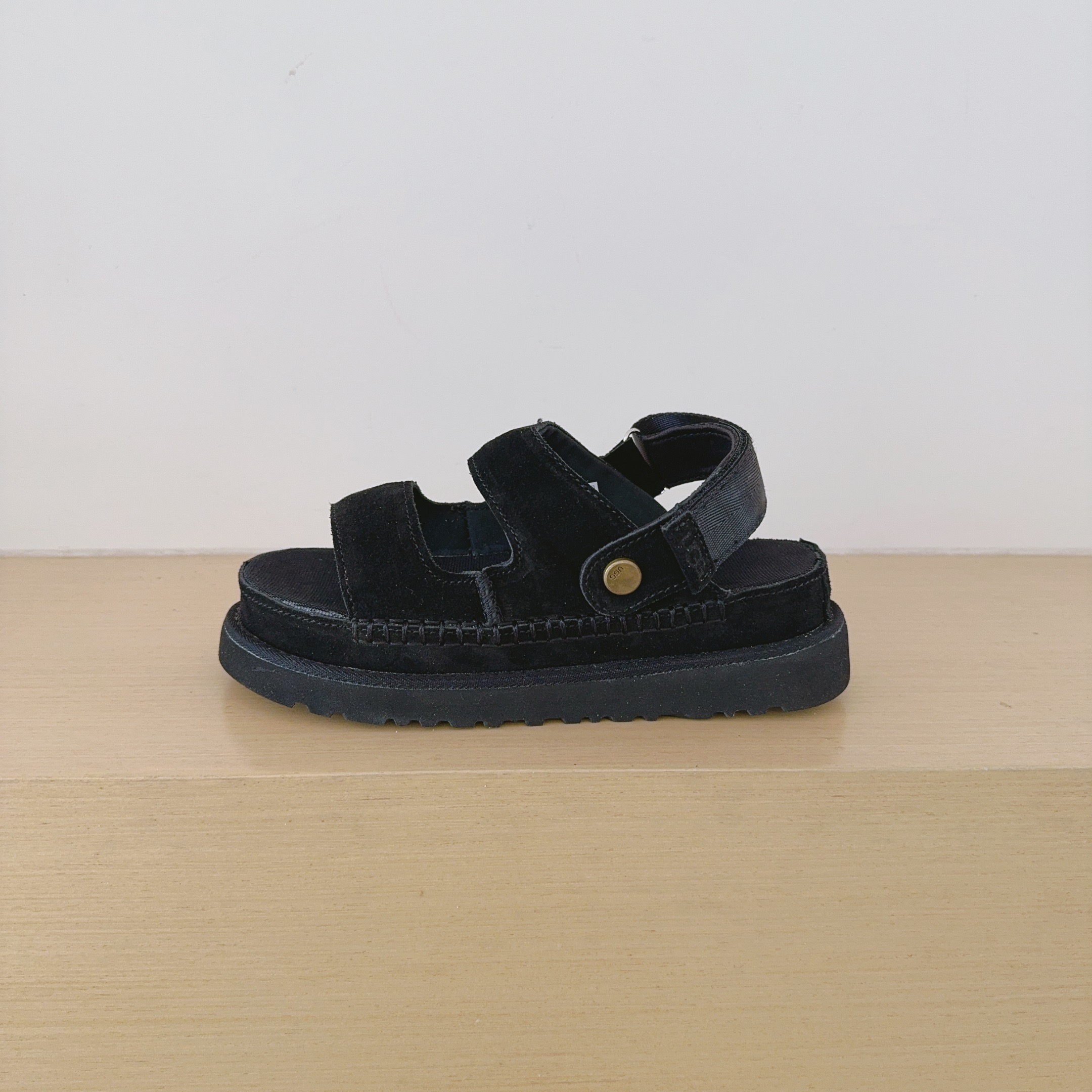 UGG Footwear Style 052