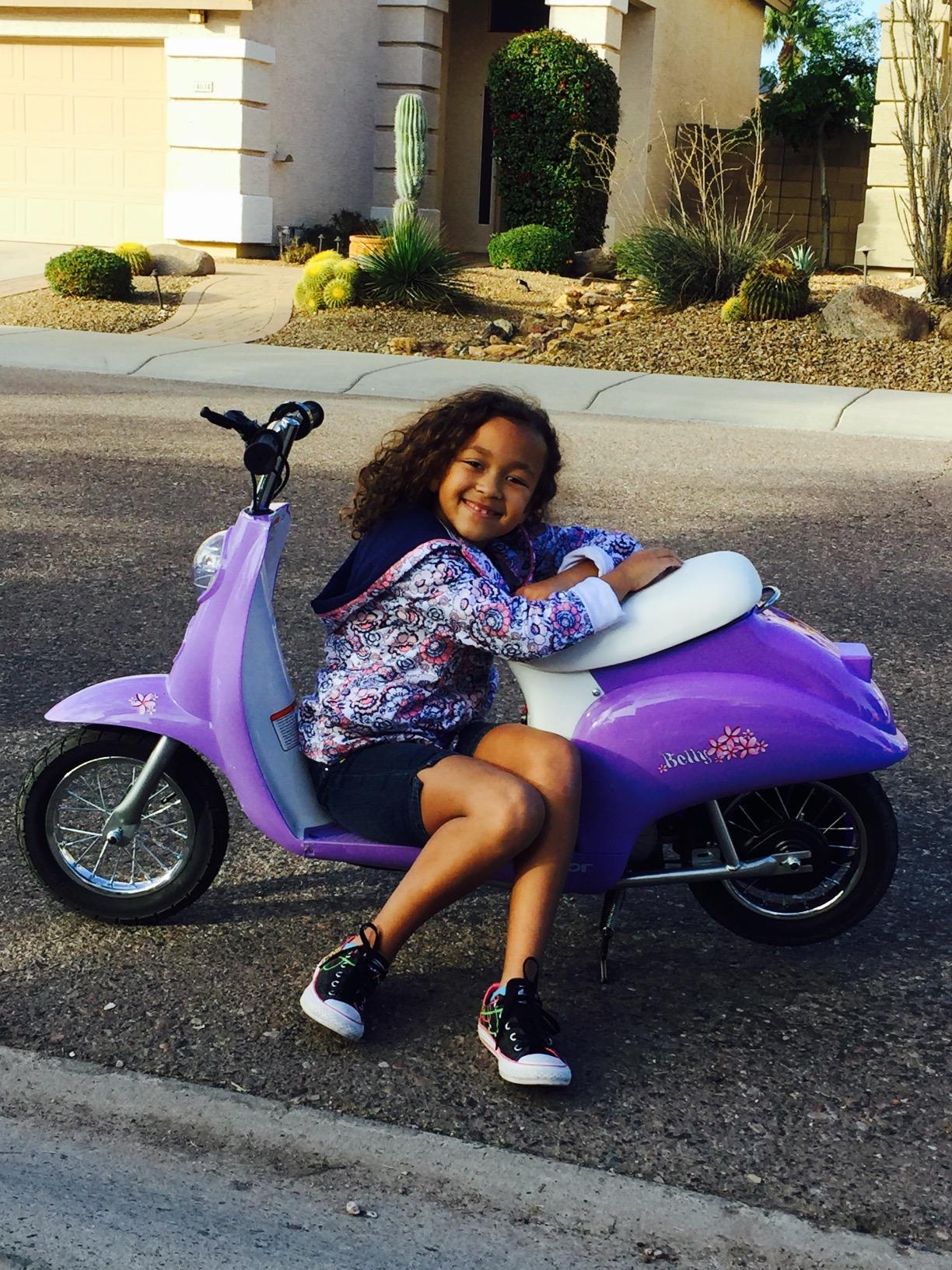 Miniature 24V Electric Kids Ride On Retro Scooter
