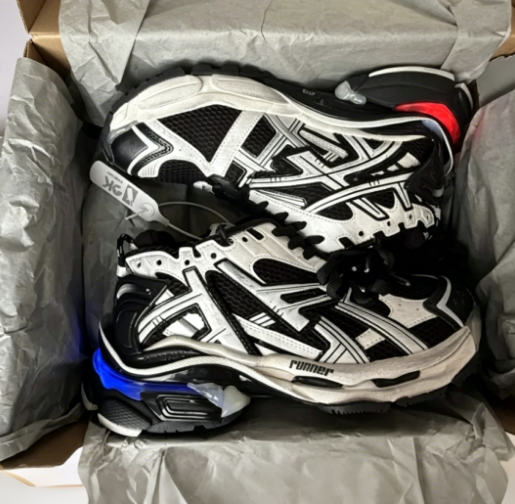 Balenciaga Runner White Black LED 677403 W3RB2 9010 - ogsneaker