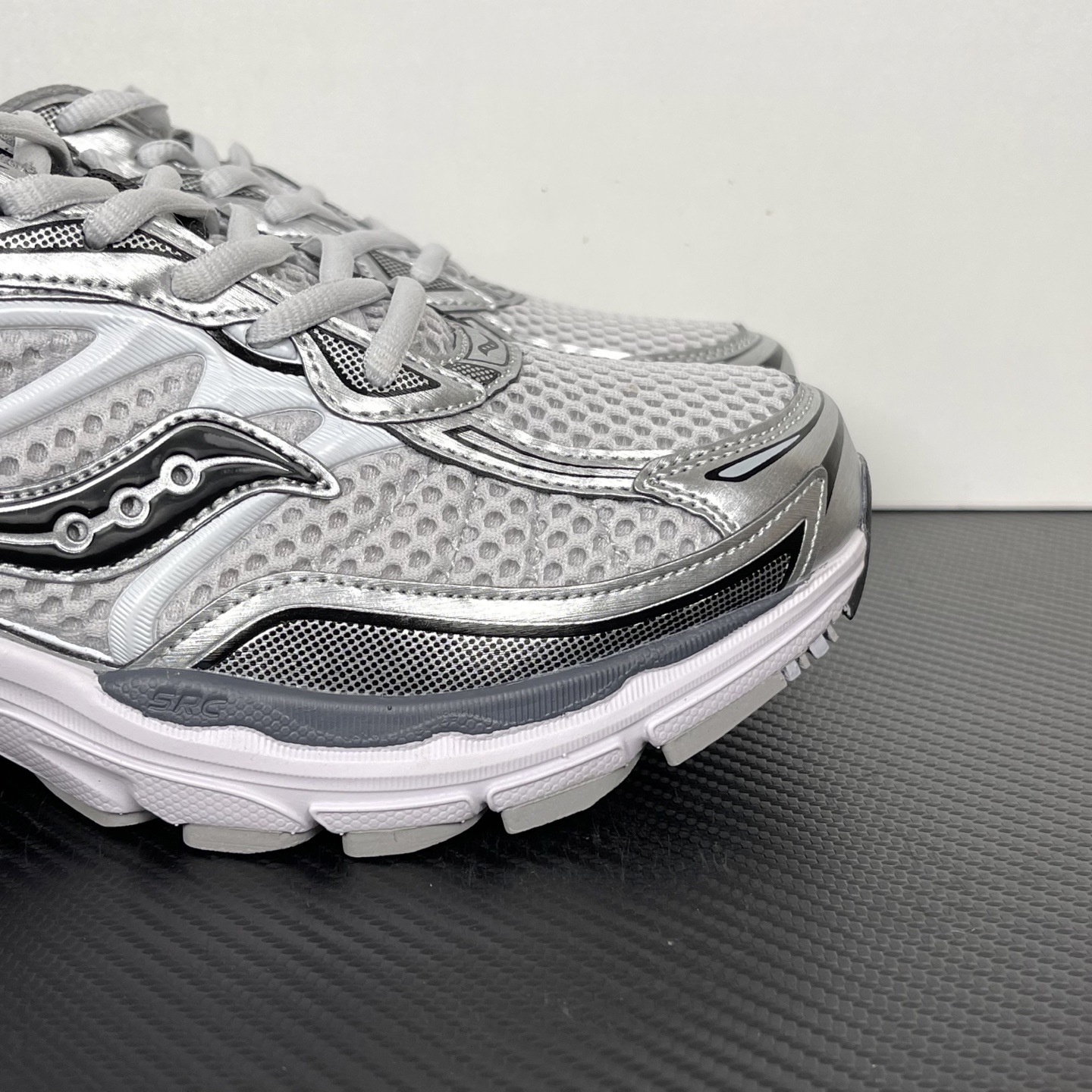 Saucony ProGrid Omni 9 detail 8