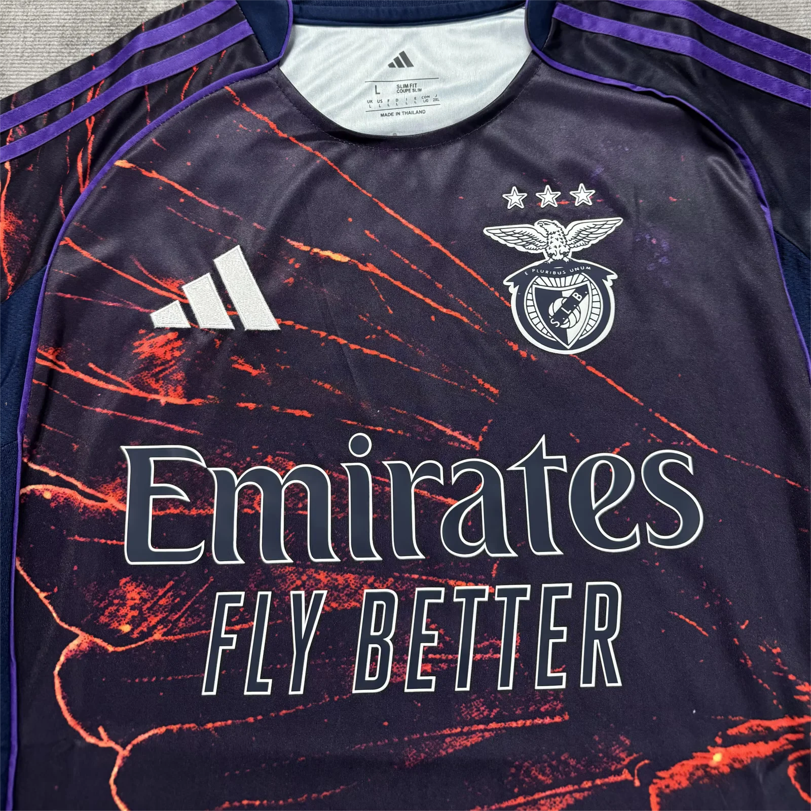 Camisola Adidas x Vhils x SL Benfica - Edição Especial 2025-2026