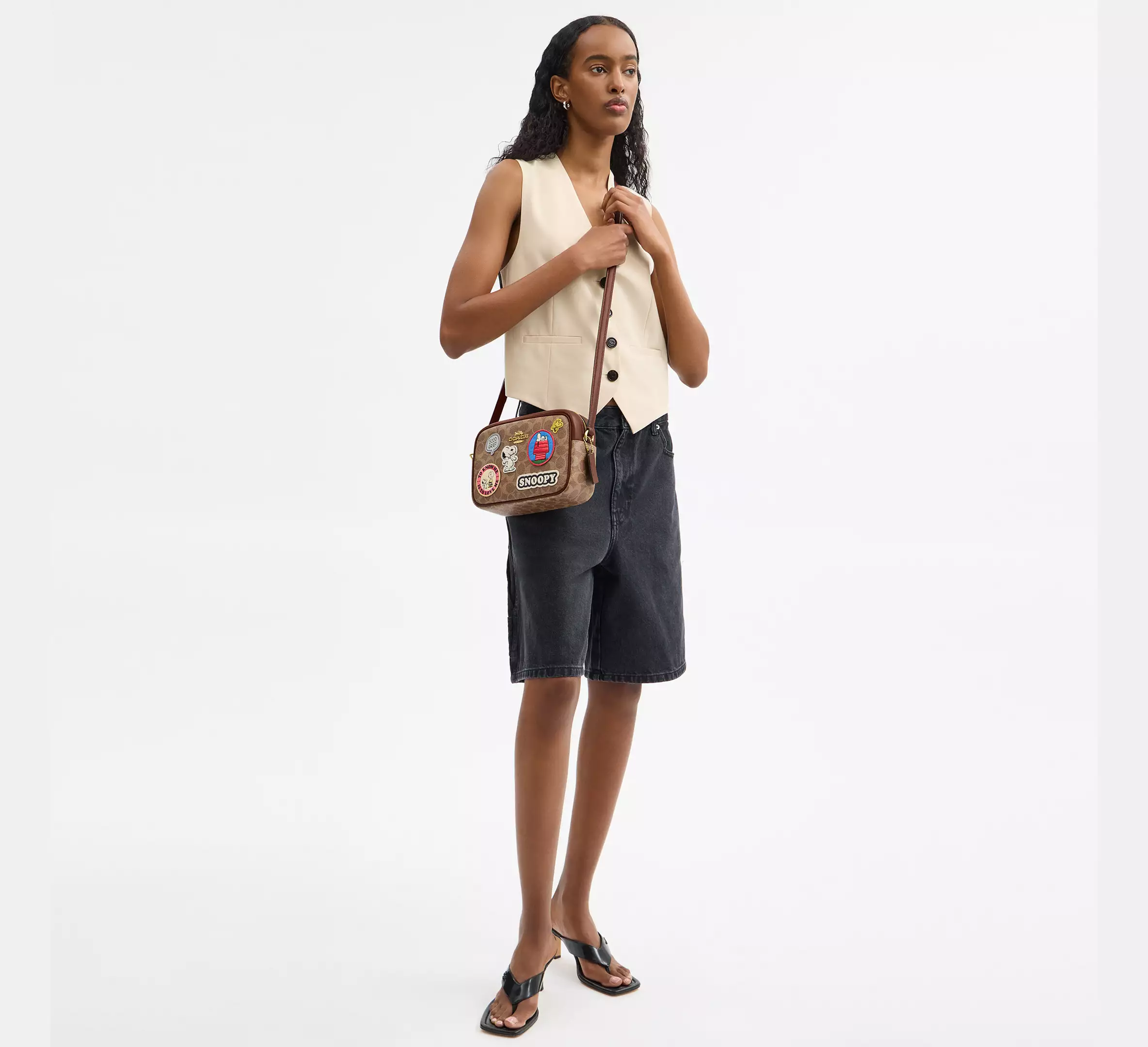 Cothtach X Peanuts Jamie Camera Bag In Signature Canvas With Patches