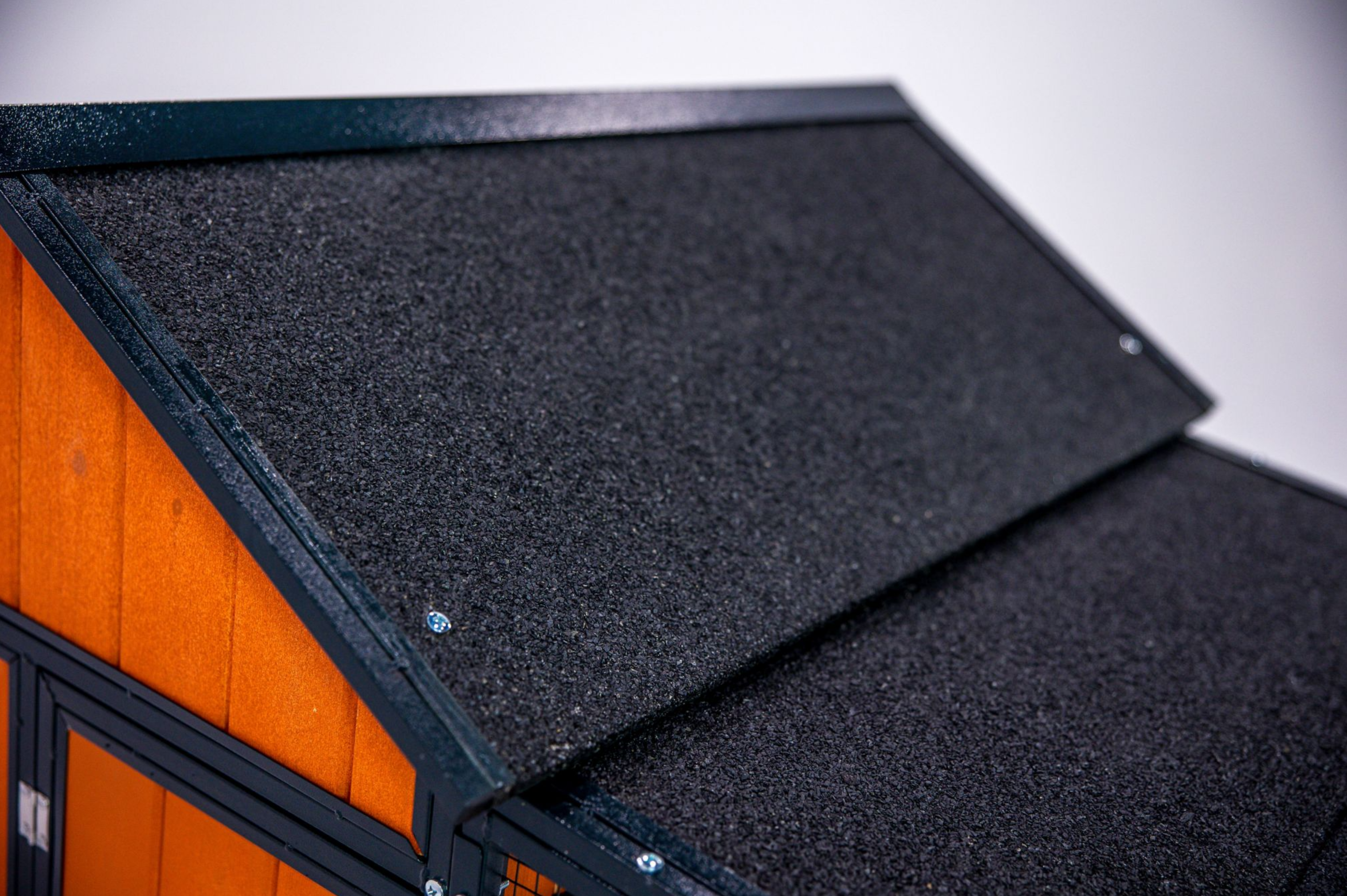Walk-in windproof chicken coop