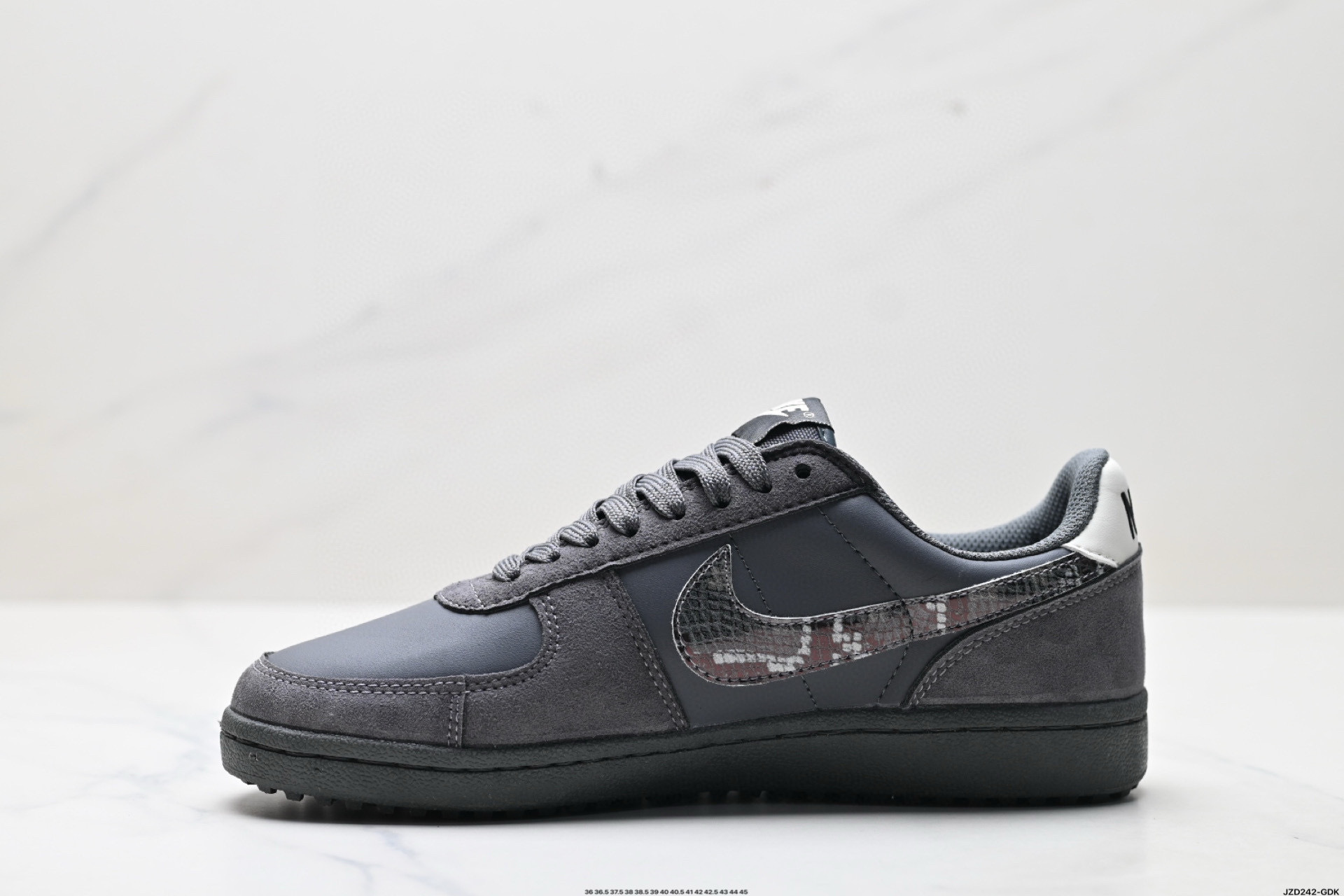 Nike Field General 82
