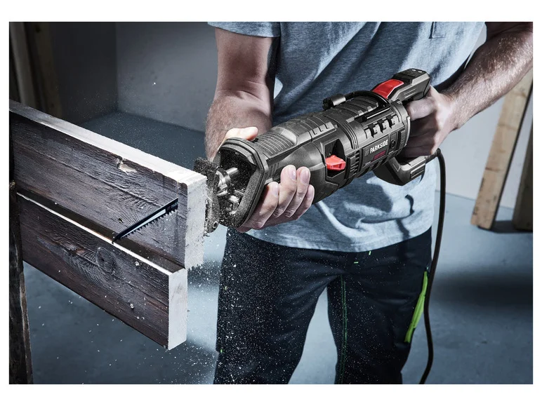 PARKSIDE PERFORMANCE® Scie sabre PPFS 1250 A1, 32 mm