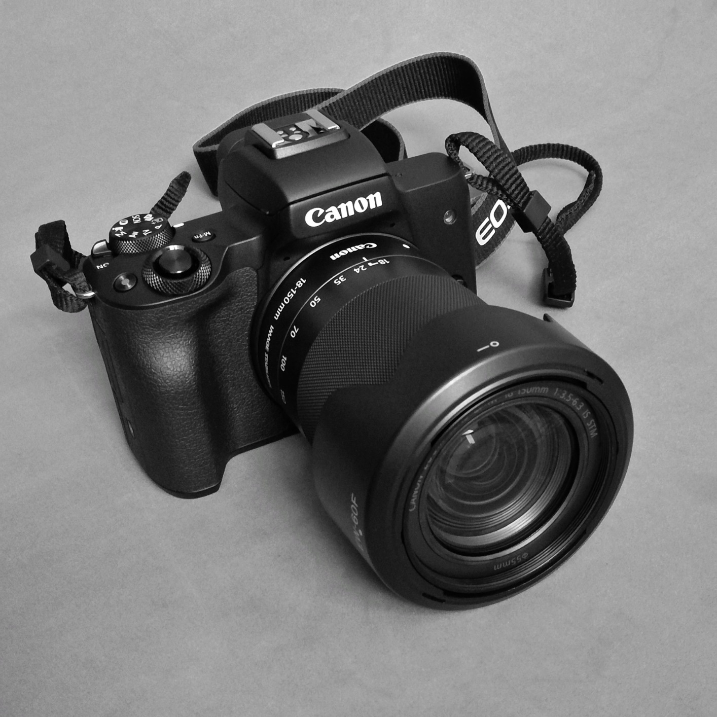 Canon EOS M50 Mark II + EF-M 15-45mm is STM Kit White