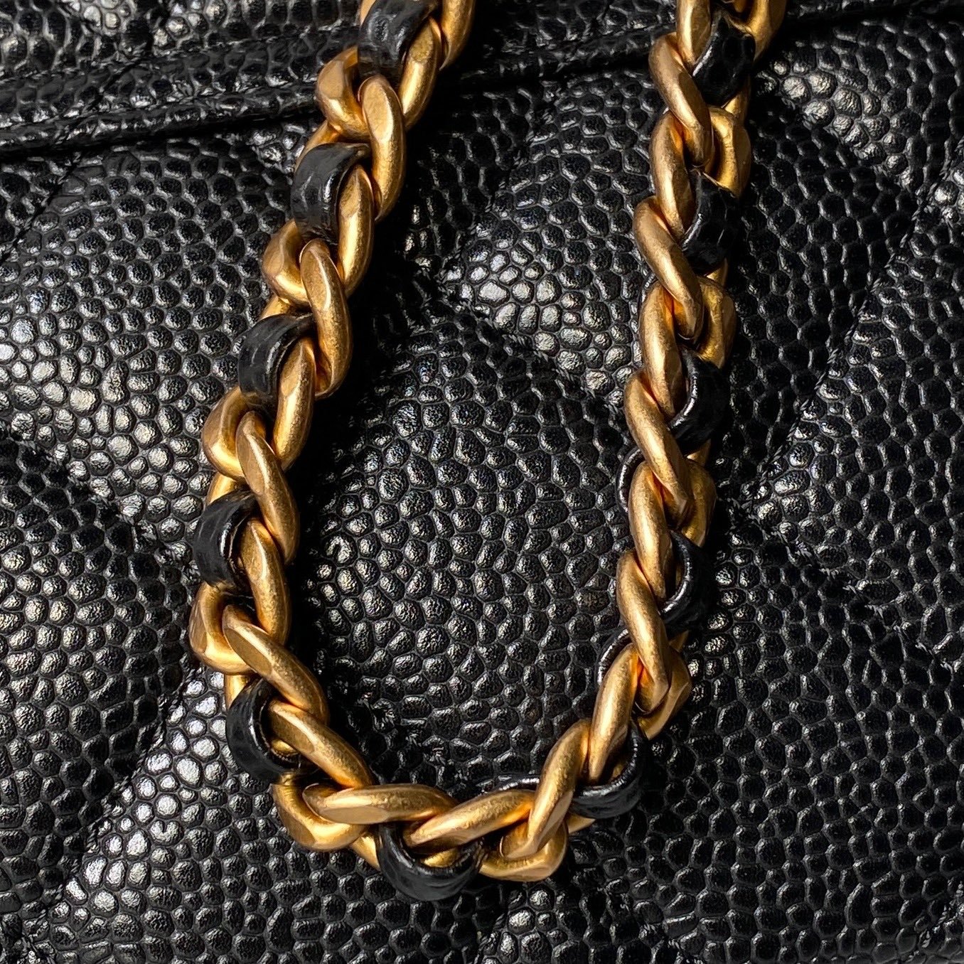 Chanel AS5147 Black Chain Hobo Bag detail 1