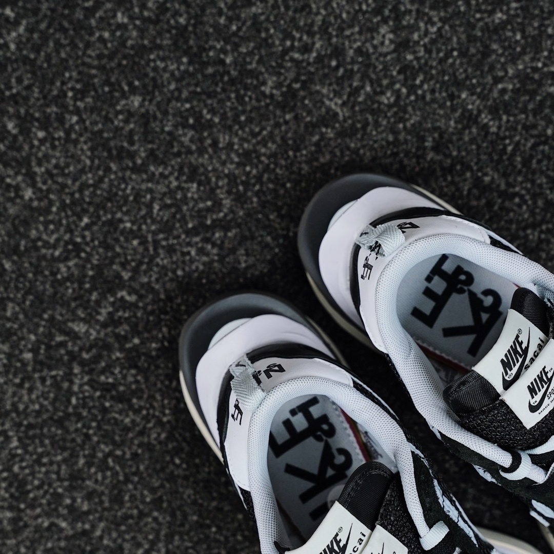 Nike x sacai Sneakers detail 1
