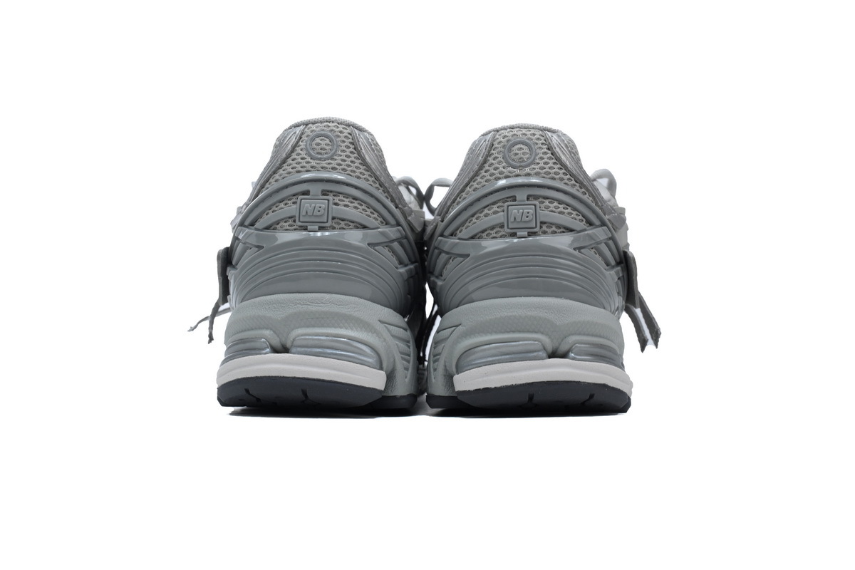 New Balance 1906A Concrete Silver Metallic M1906AG