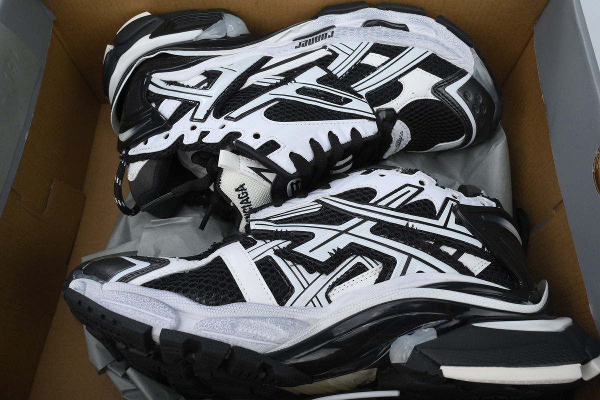 Balenciaga Runner Black White 677403 Q3RB2 9010