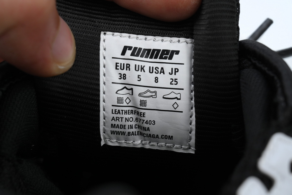 Balenciaga Runner Black White 677403 Q3RB2 9010