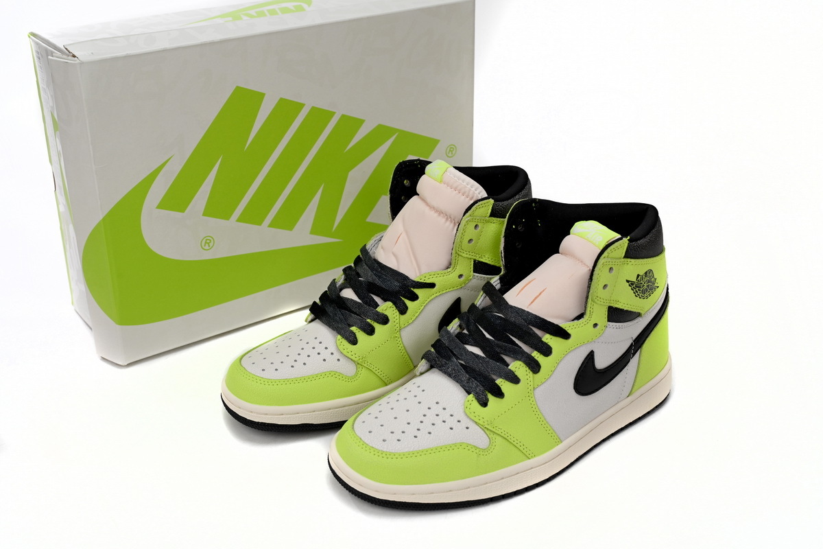 Air Jordan 1 High OG Visionaire 555088-702