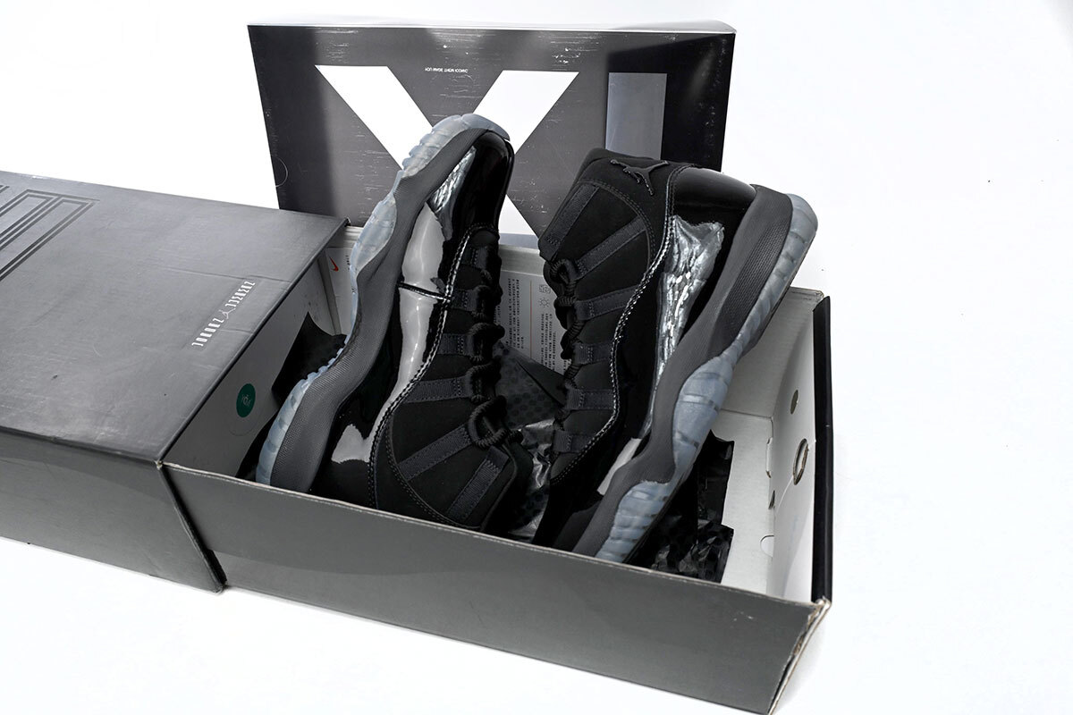 Jordan 11 Retro Cap and Gown 378037-005