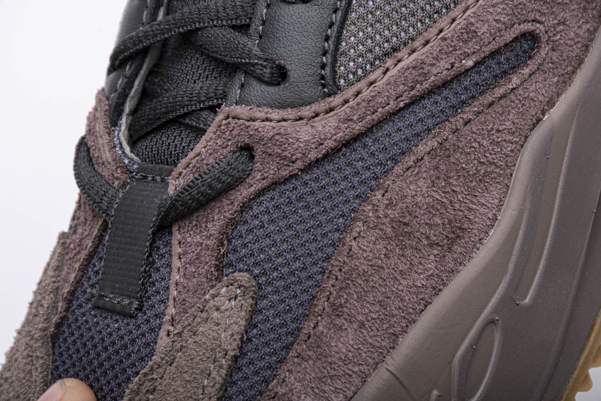 Yeezy Boost 700 Mauve EE9614