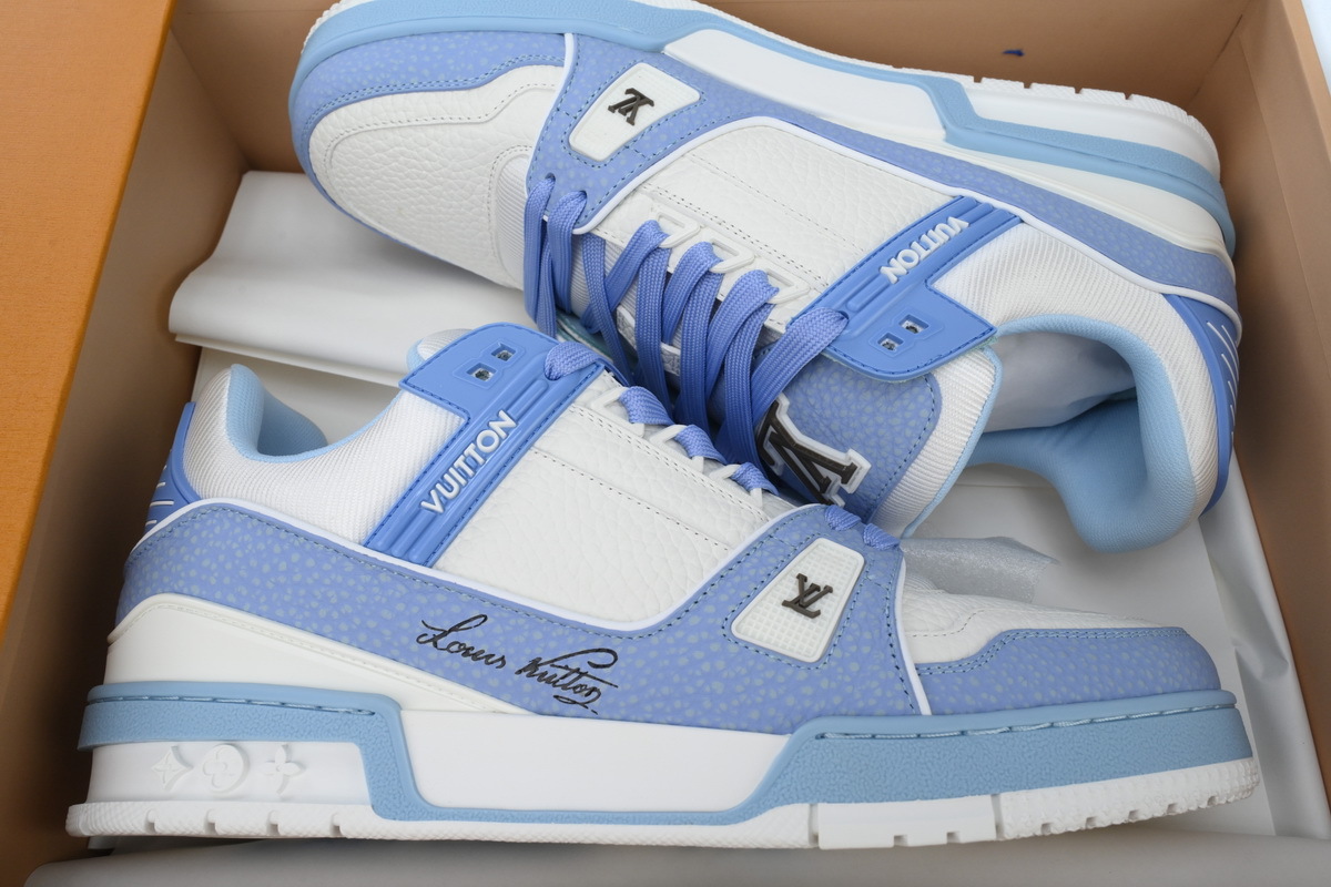 Louis Vuitton Trainer Sneaker In Blue