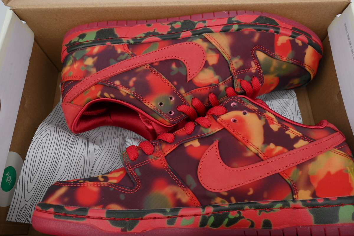 Nike SB Dunk Low The Wizard of Oz Poppy Field FZ1291-600