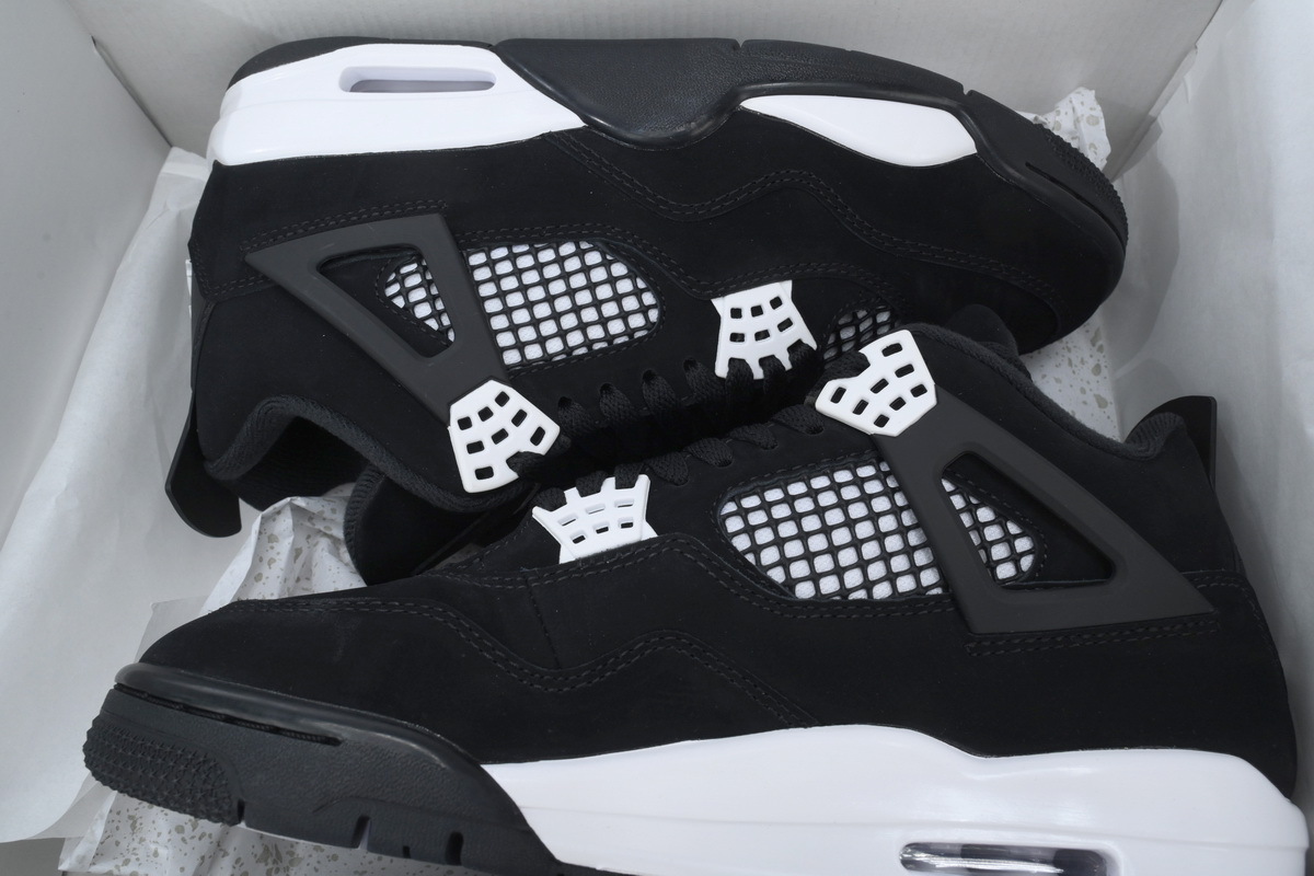 Air Jordan 4 Retro “White Thunder” FQ8138-001