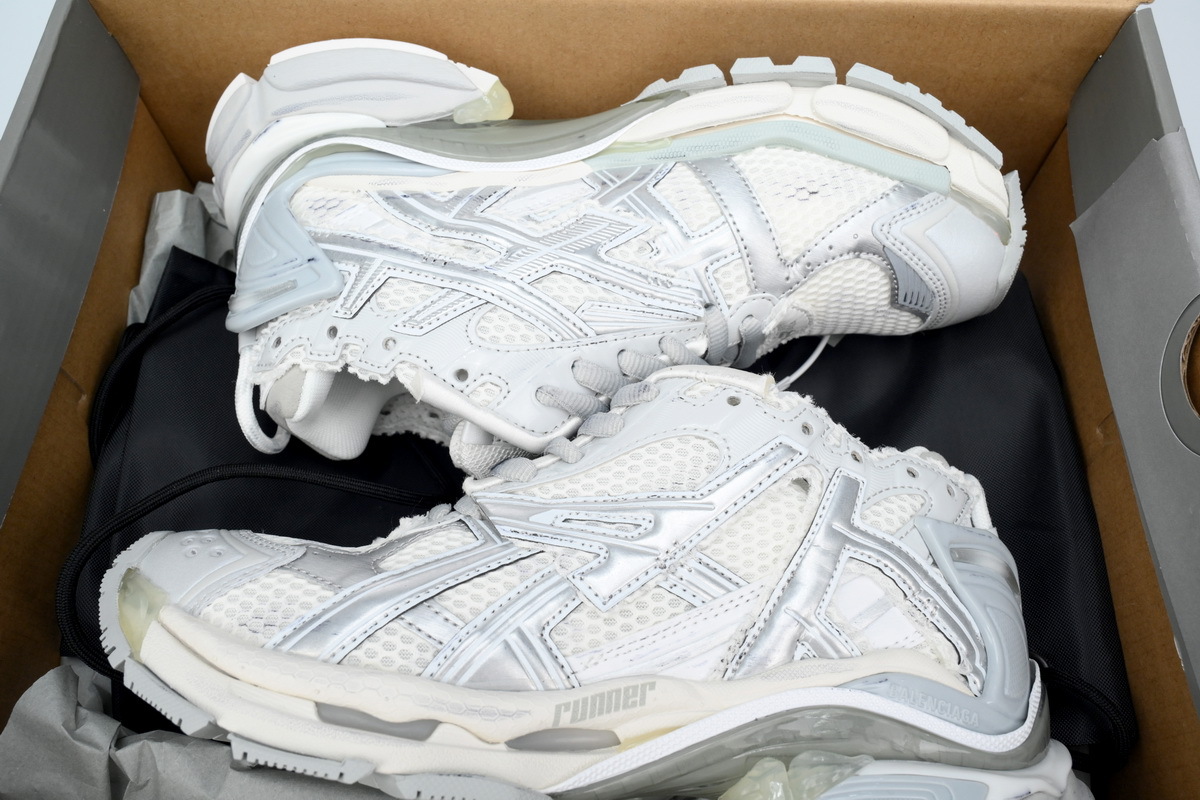 Balenciaga Runner Mi Light Blue 677402 W3RB2 8100