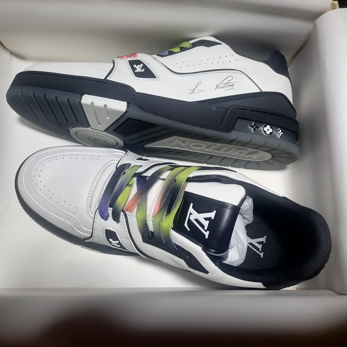 Louis Vuitton Black and White 1A9ADA