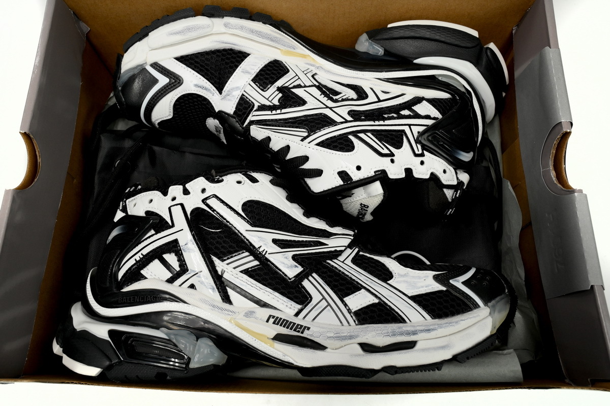 Balenciaga Runner Black White