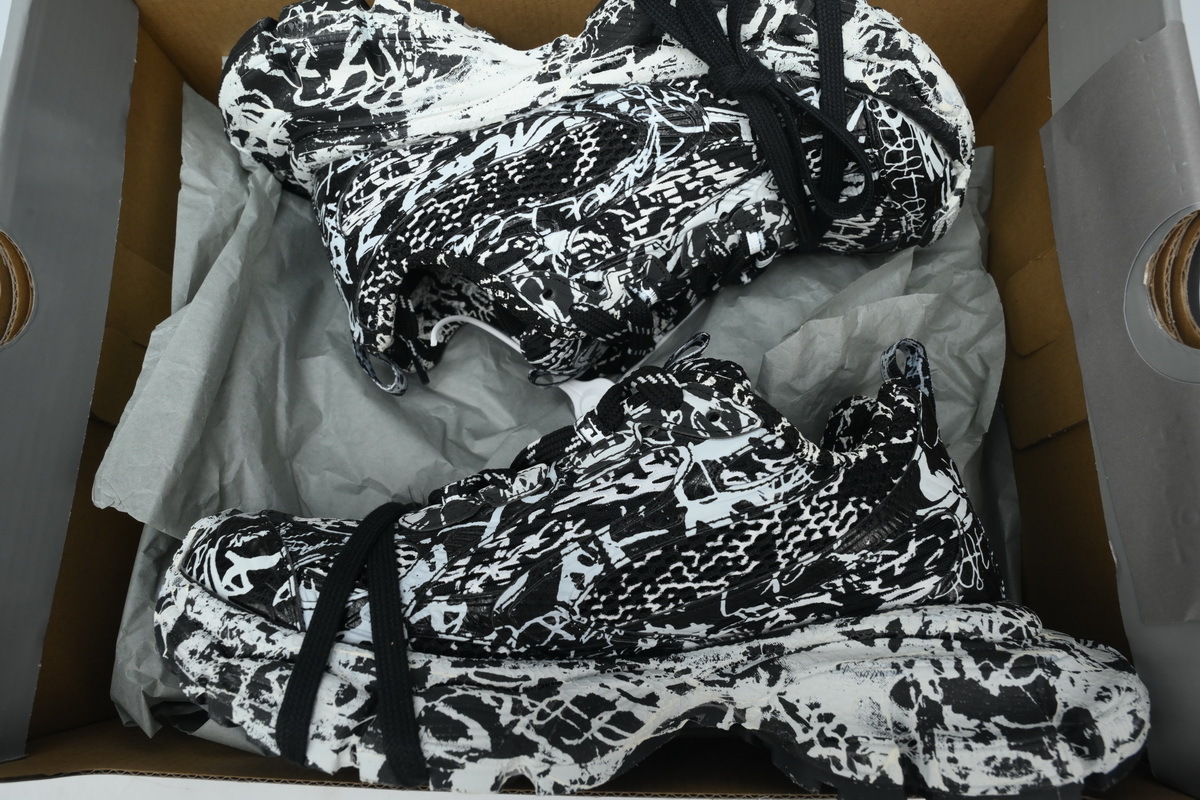 Balenciaga 3XL Sneaker in Black Graffiti 734731 W3XDC 0236