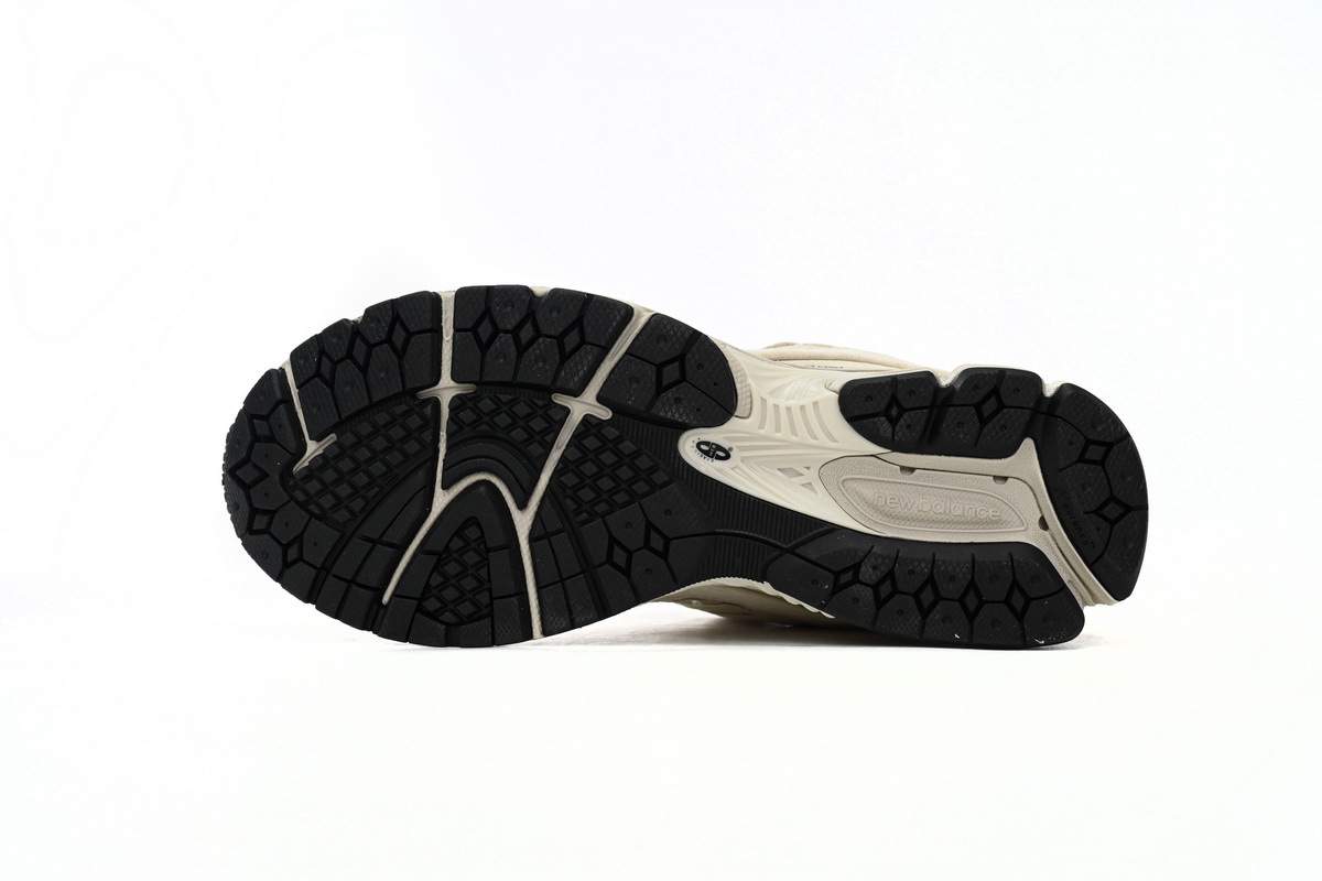 New Balance 2002R Beige M2002RE