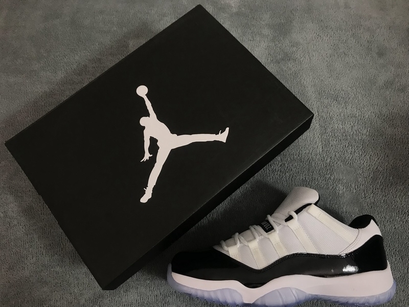 Jordan 11 Retro Low Concord 528895-153