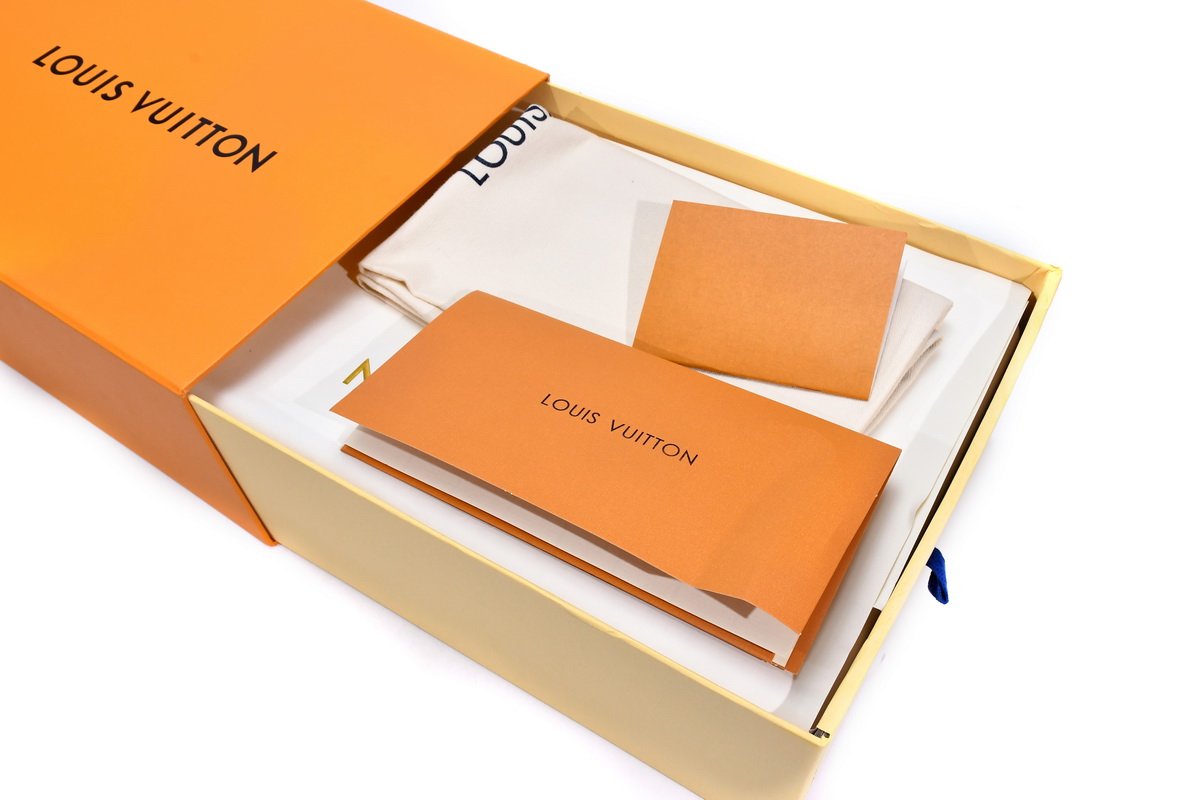 Louis Vuitton Trainer Red Mesh 1A98VI