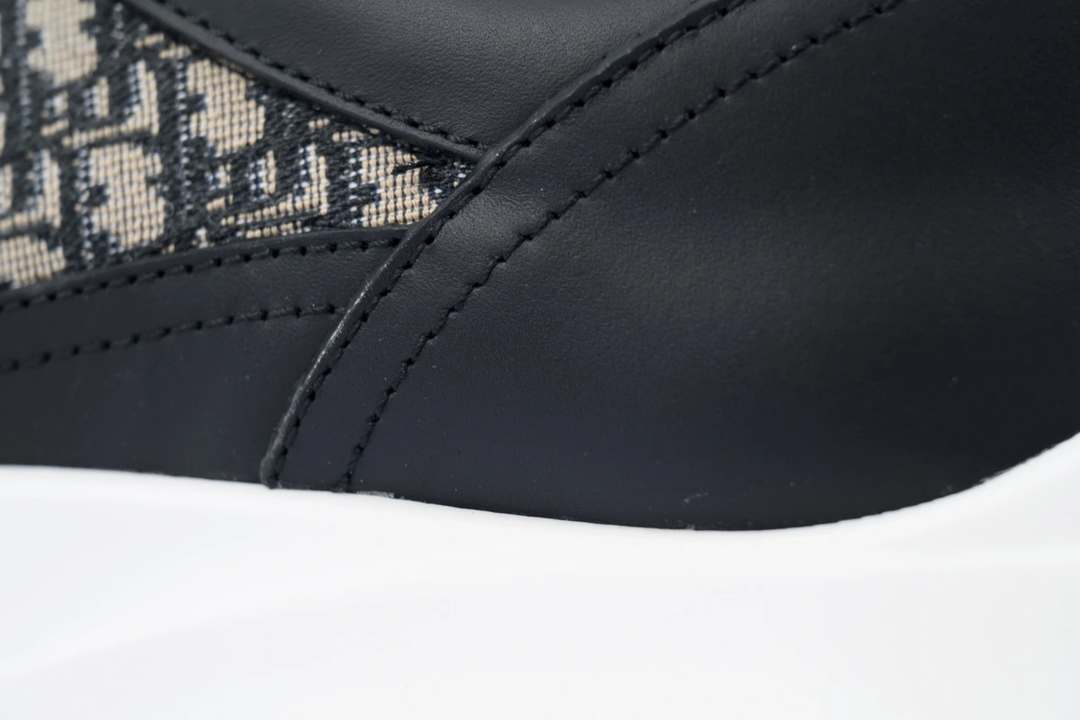 Dior B25 Runner Black Smooth Calfskin Oblique Jacquard