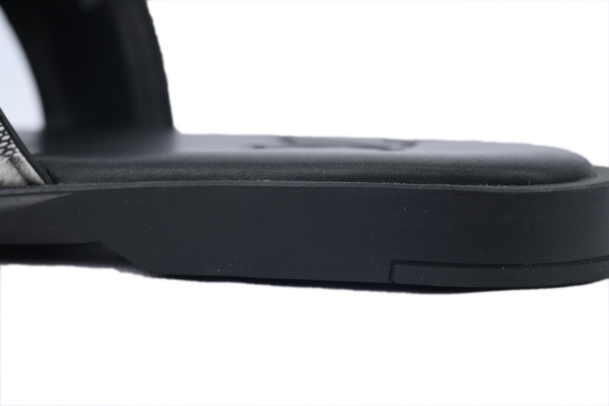 LOUIS VUITTON Oasis Black And White Check