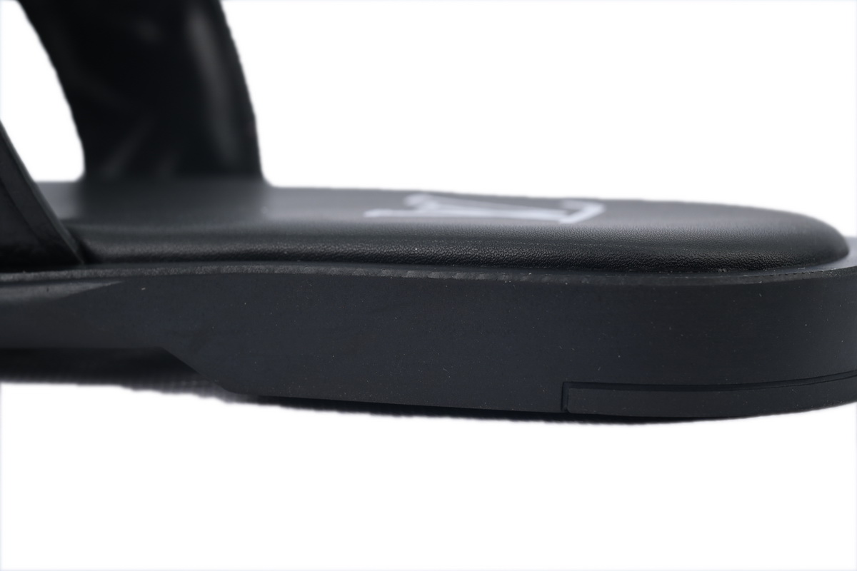 LOUIS VUITTON Oasis Black Embossing