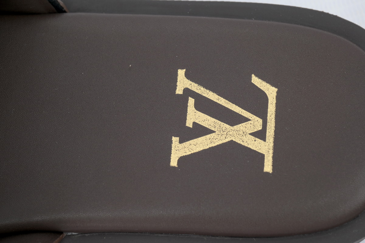 LOUIS VUITTON Oasis Classic Plaid