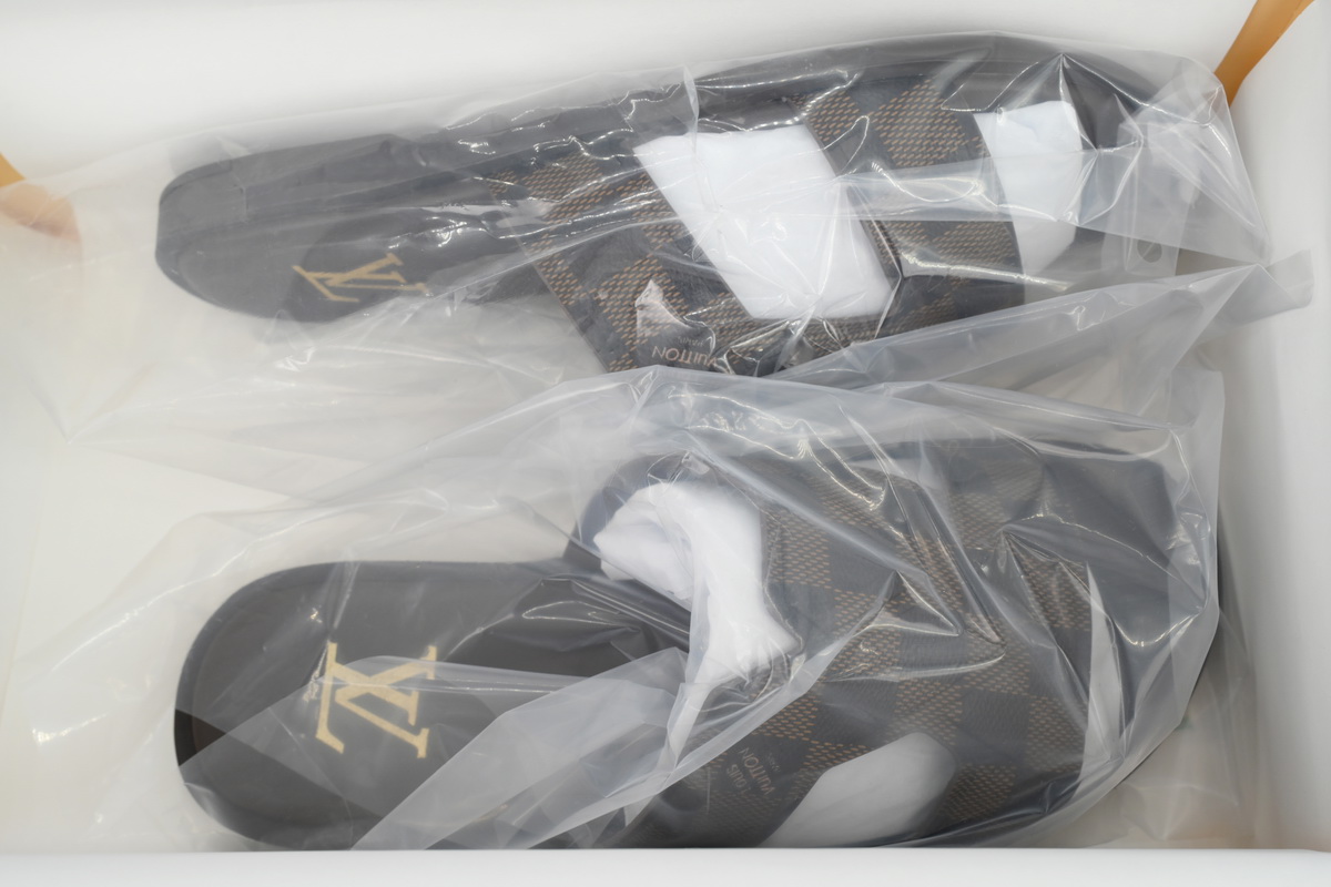 LOUIS VUITTON Oasis Classic Plaid