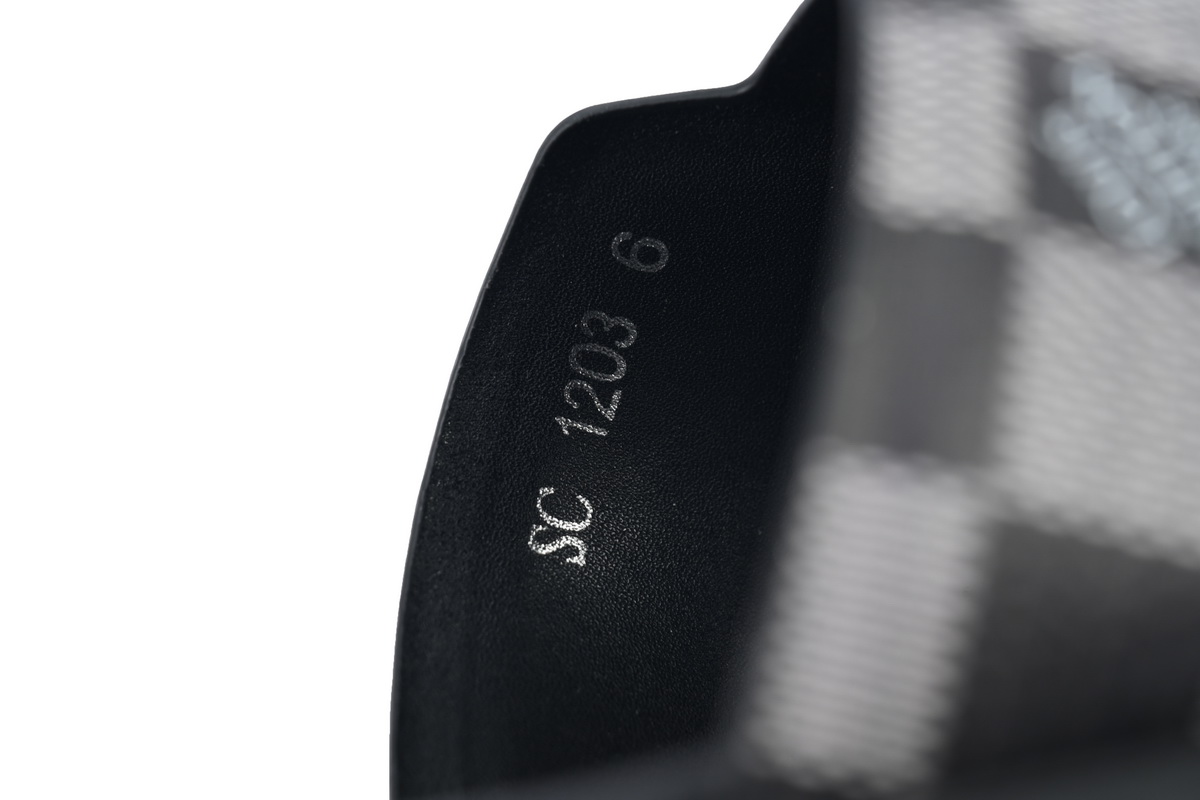 LOUIS VUITTON Oasis Black And White Check