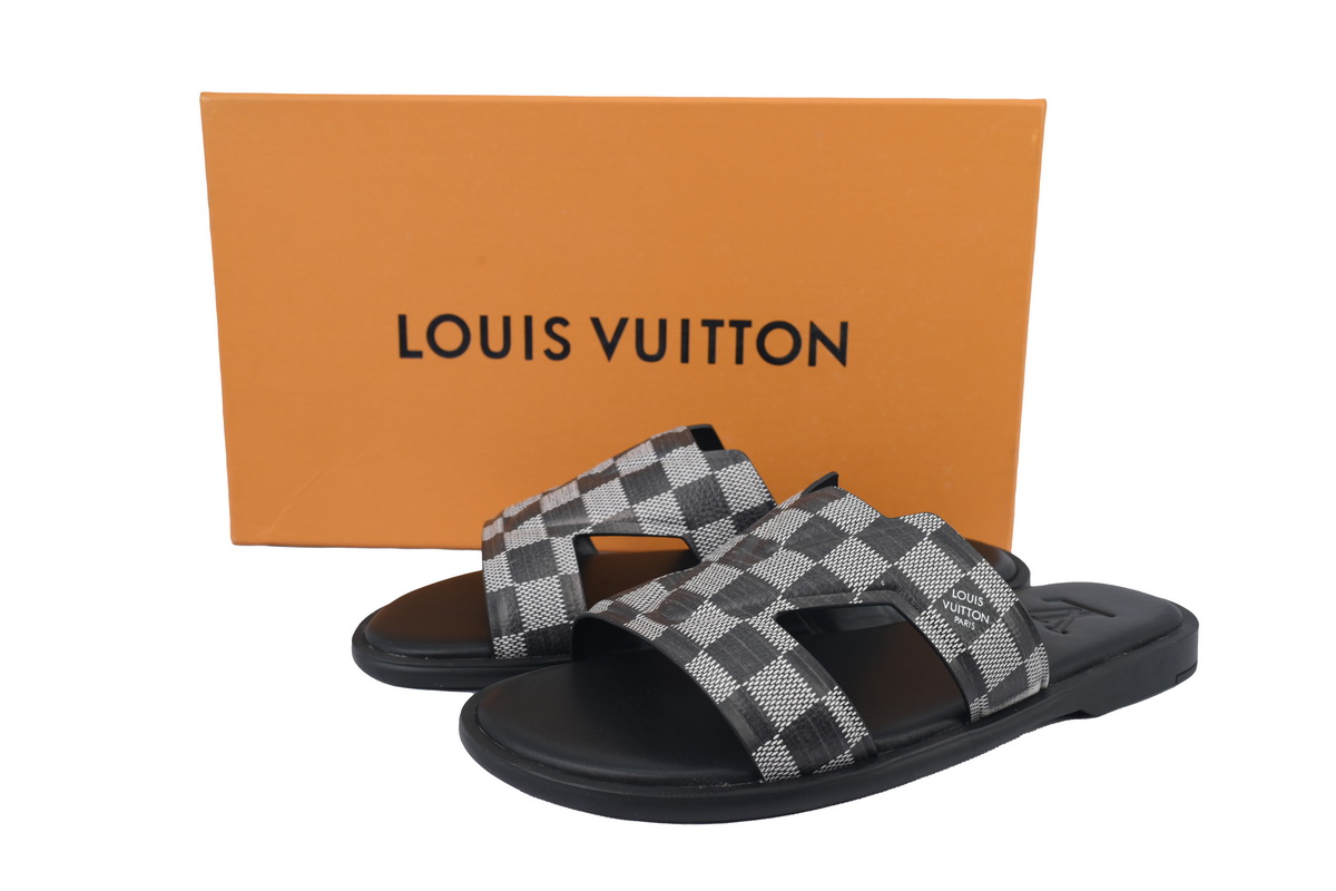 LOUIS VUITTON Oasis Black And White Check