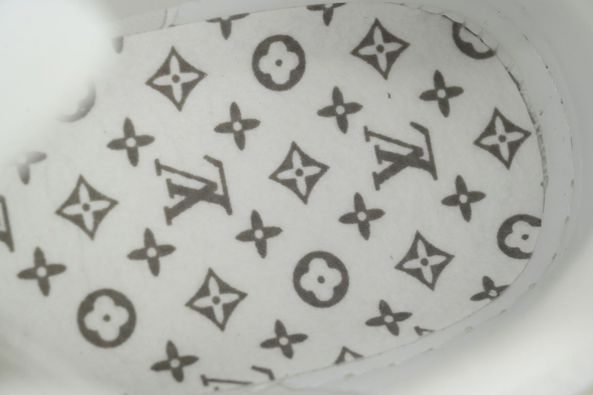 Louis Vuitton Sneakers LV Trainer Beige