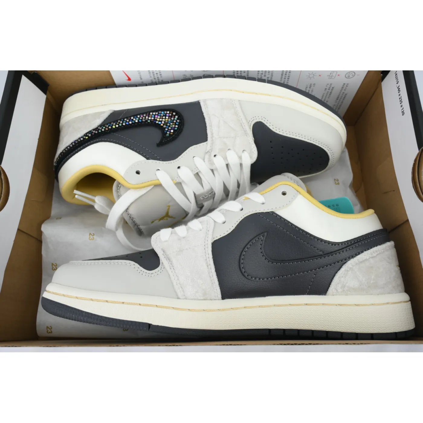 Air Jordan 1 Low SE Beaded Swoosh DV1762-001