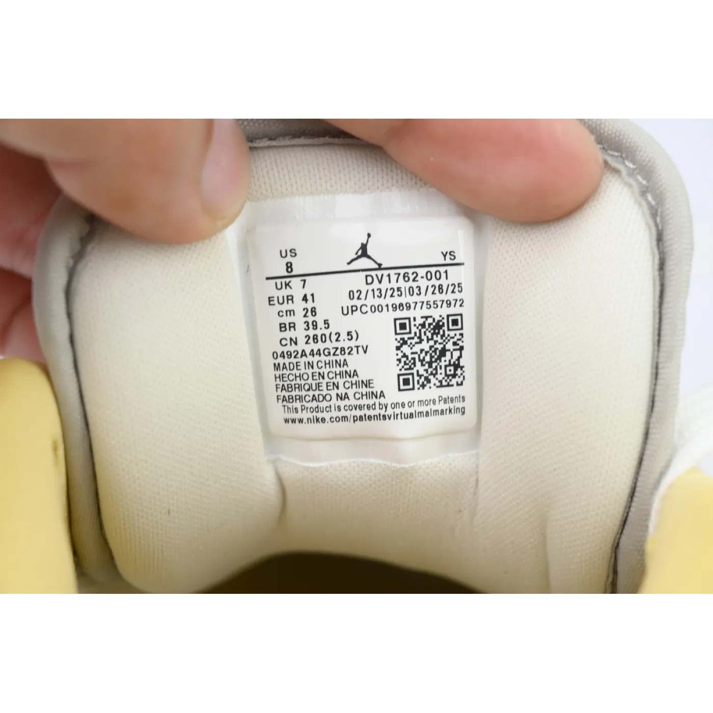 Air Jordan 1 Low SE Beaded Swoosh DV1762-001
