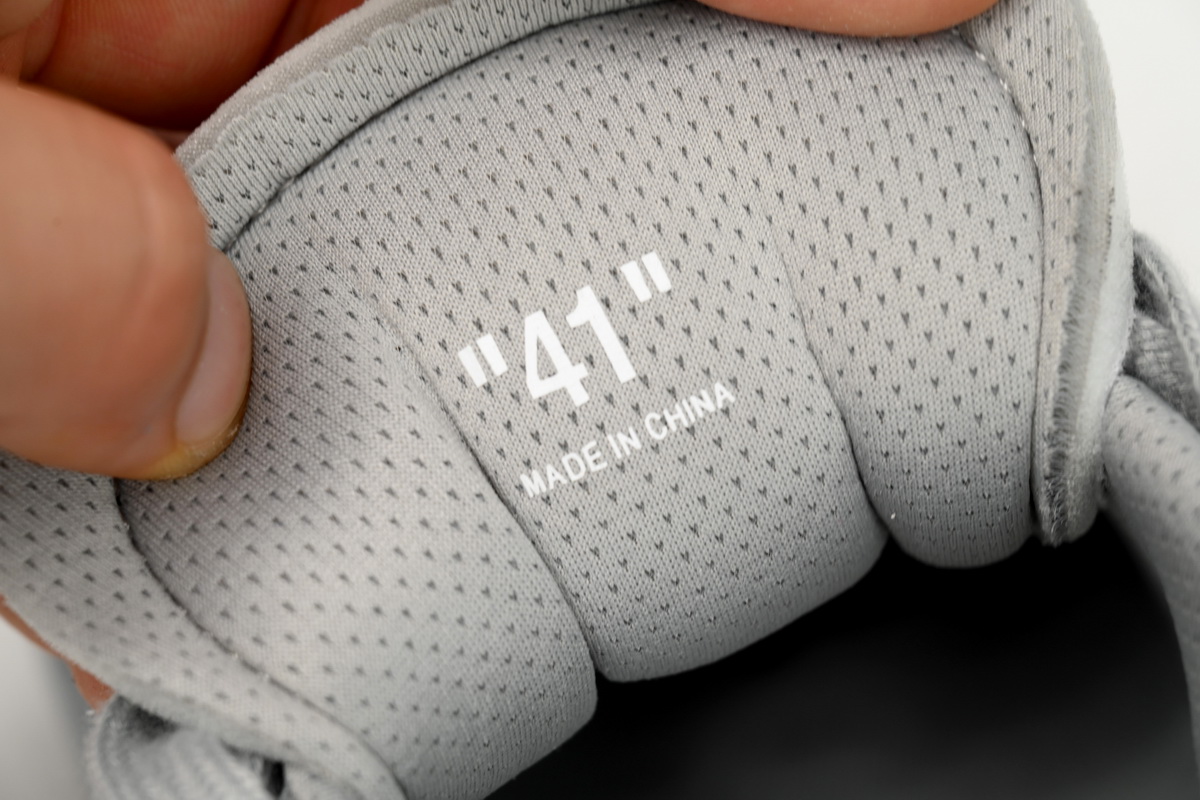 OFF-WHITE Out Of Grey OMIA139S 2080004 10505