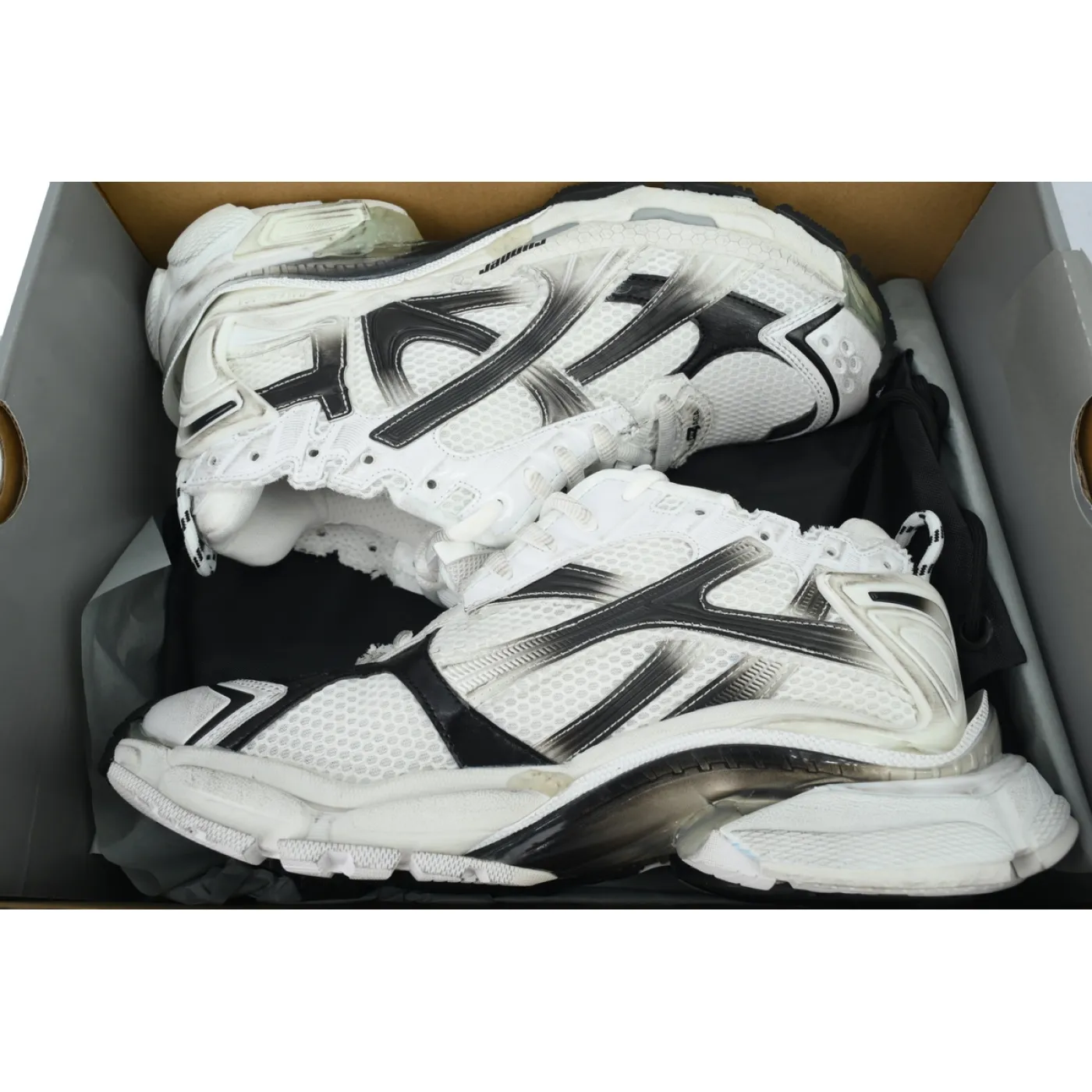 Balenciaga Runner Sneaker Gradient White Black 772774 WRUNG 9010