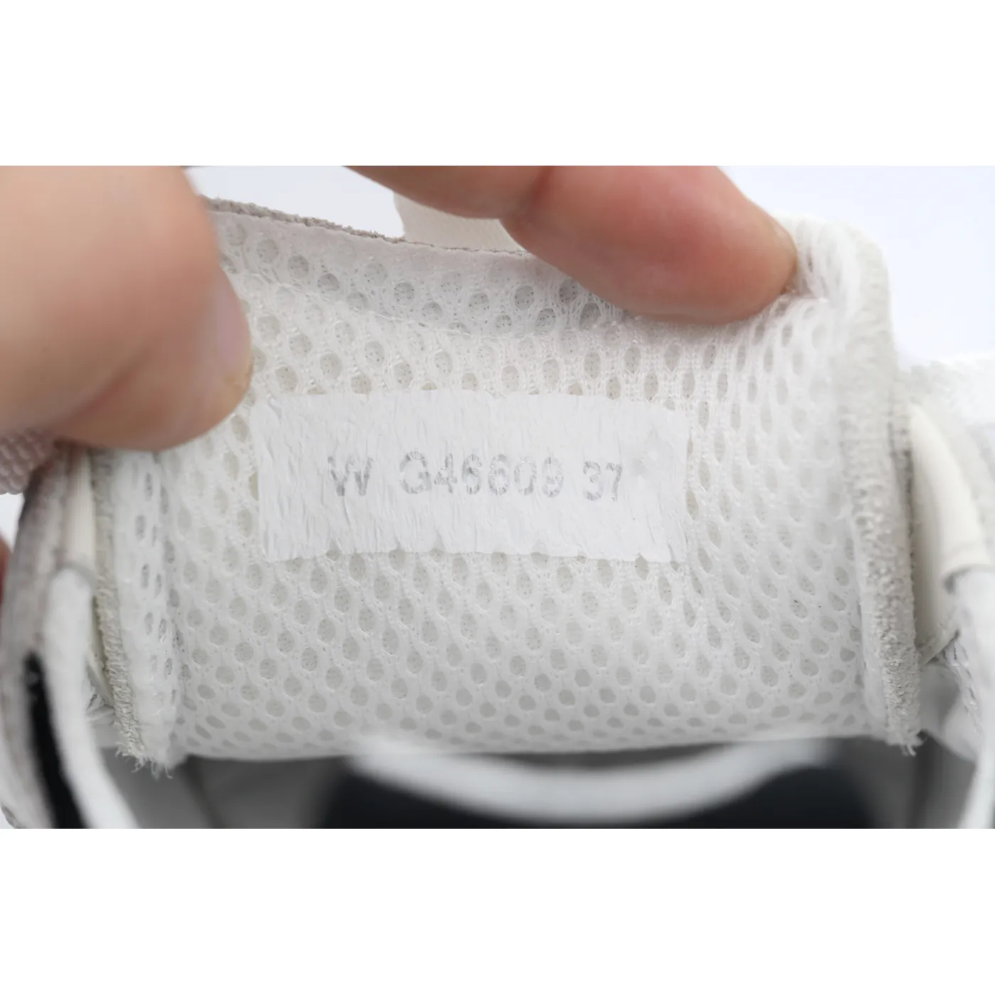 Chanel Interlocking CC Logo Calfskin & Suede Calfskin Sneakers White