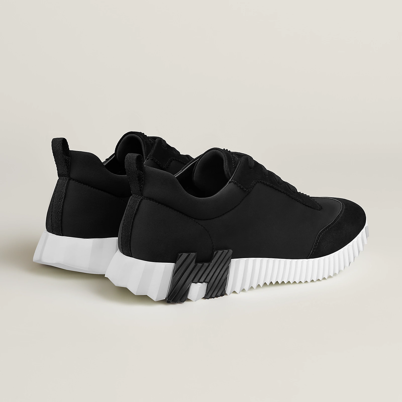 Bouncing Sneakers Black