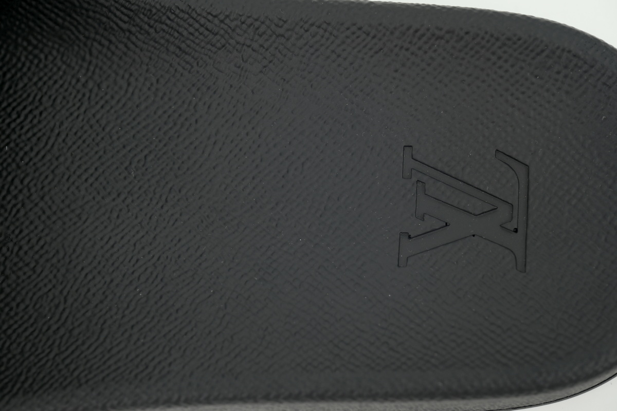 LOUIS VUITTON Waterfront Black