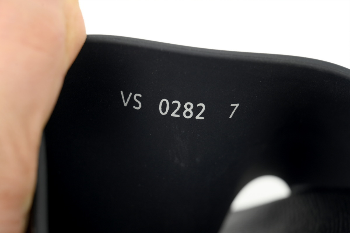 LOUIS VUITTON Waterfront Brown