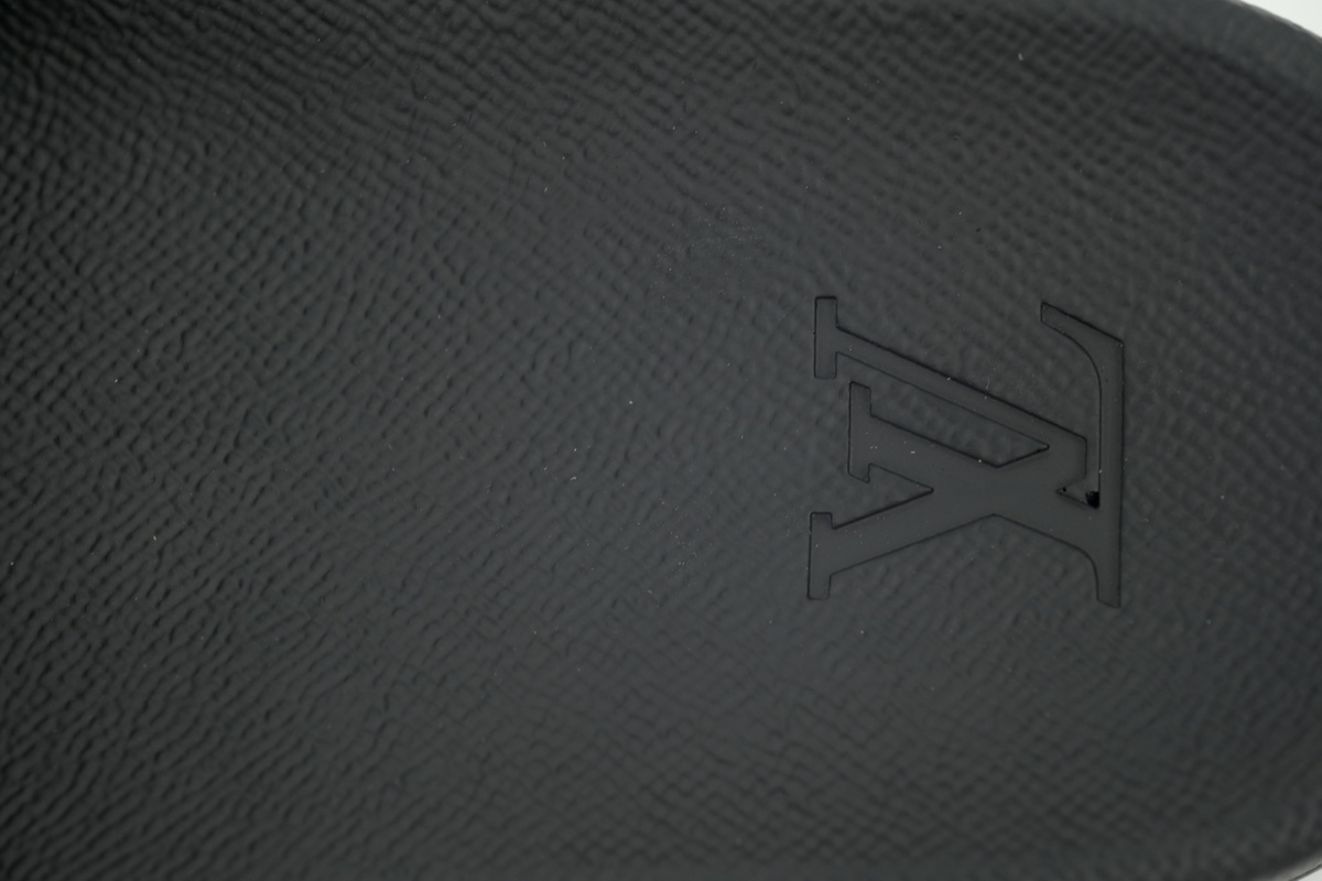 LOUIS VUITTON Waterfront Brown