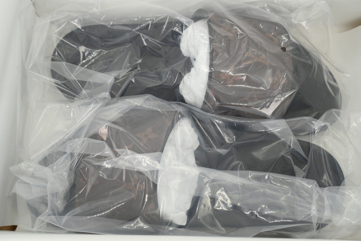 LOUIS VUITTON Waterfront Brown