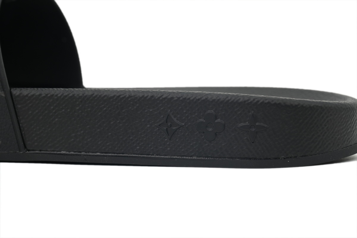 LOUIS VUITTON Waterfront Black