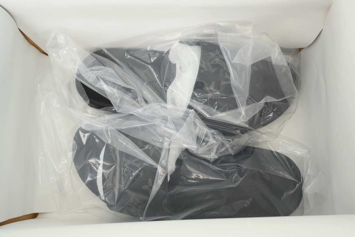 LOUIS VUITTON Waterfront Black